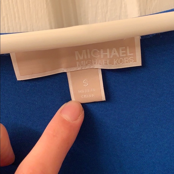 Michael Kors blue chain strapped flowy tank top - Picture 3 of 7